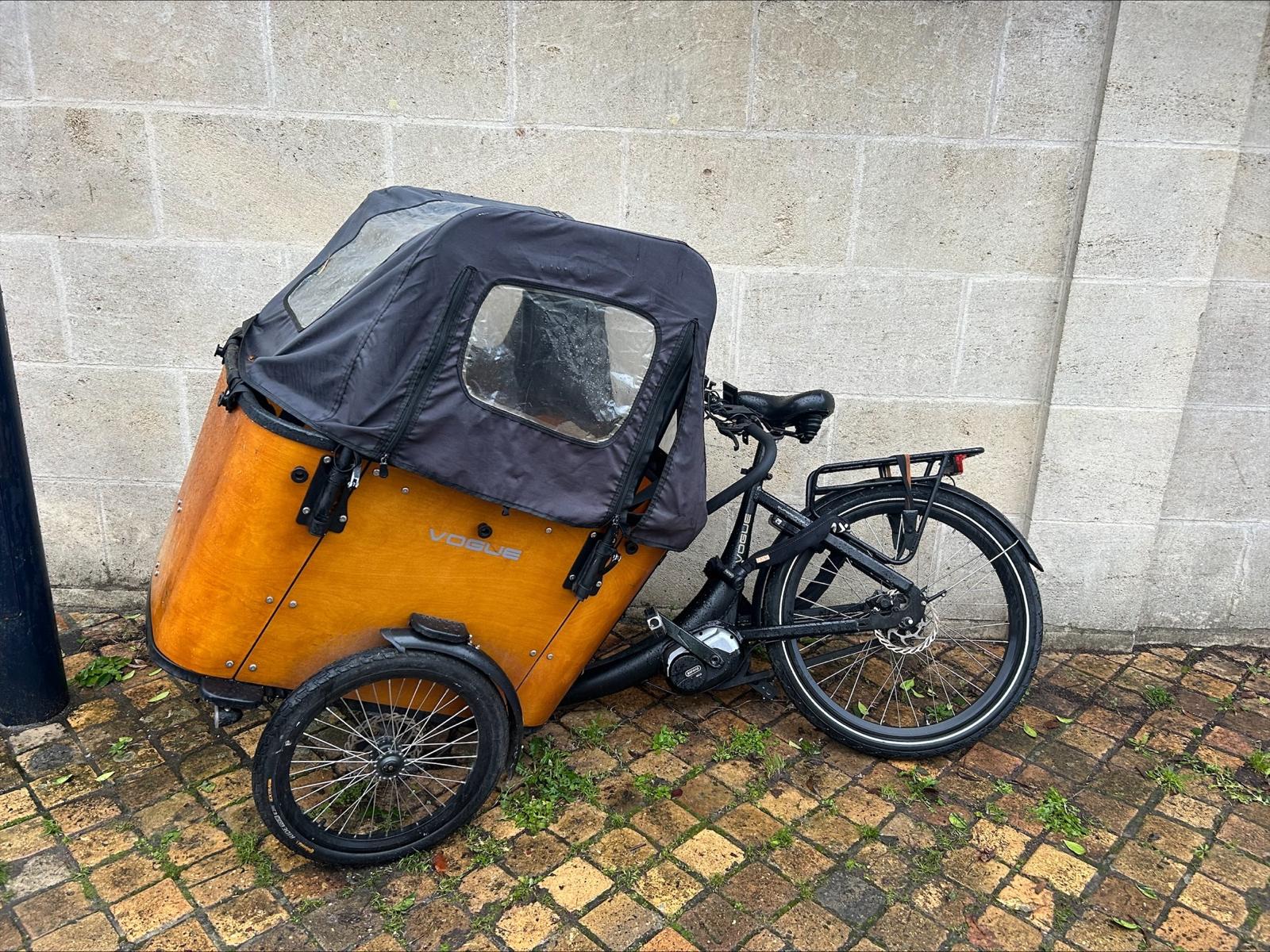 Vélo cargo avant réparation